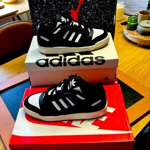 Adidas black and white forum low boys 6/ w7.5 - VGUC
